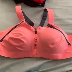 VS Sport Incredible Knockout Ultra Max Bra